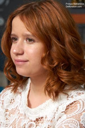 Frosya Baklanova surrendered to warm hands in oil .